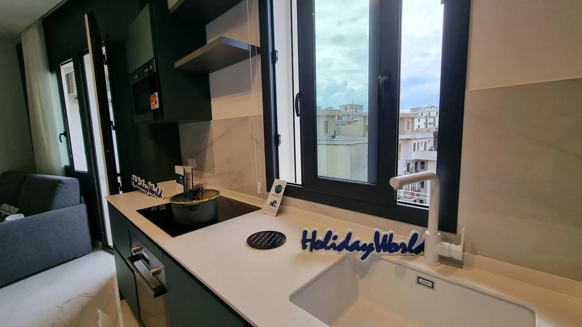 Maxela Penthouse By Holiday World Palermo 0*,
